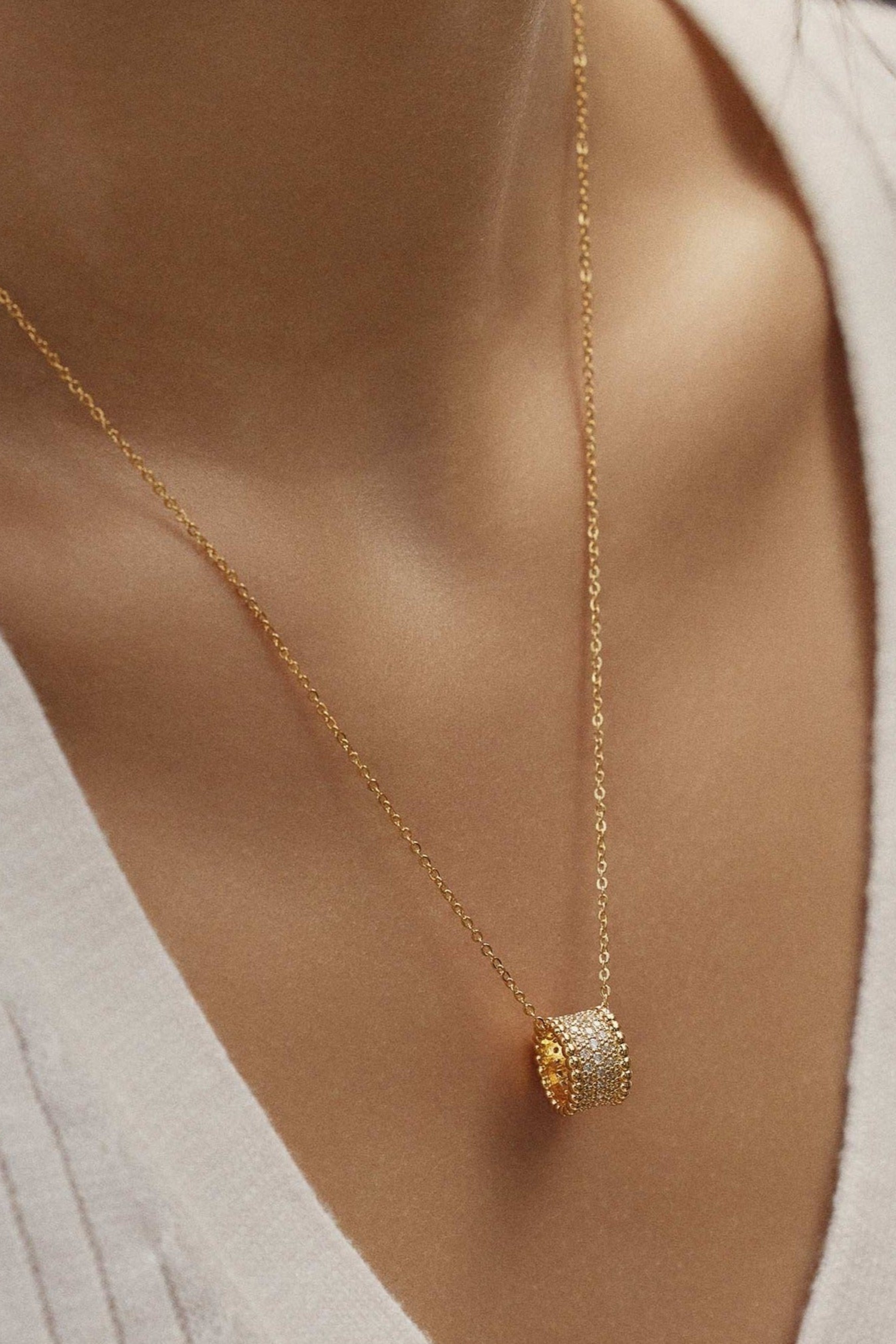 Rosa Round Crystal Pendant Necklace 14k Gold Plated Classic Style